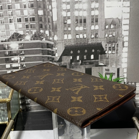 Authentic Louis Vuitton Rare Vintage Monogram checkbook holder - Picture 13 of 13